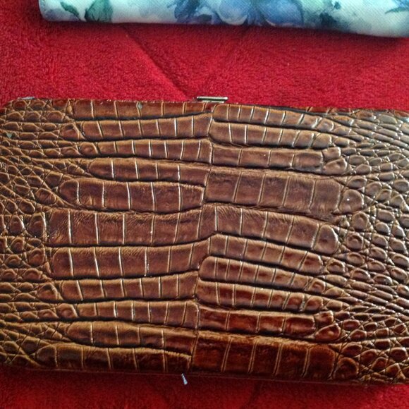 Lot of 5 Vintage Leather and Vinyl Ladies Wallets/Billfolders/Clutches - Picture 6 of 9